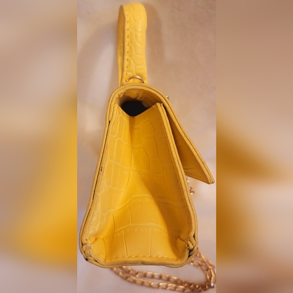 Cute Fashion Yellow Crocodile Patent‎ Leather Mini Crossbody Purse - Picture 6 of 11